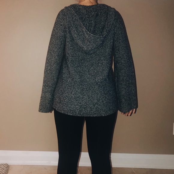 GAP Hooded Pullover - Picture 3 of 5